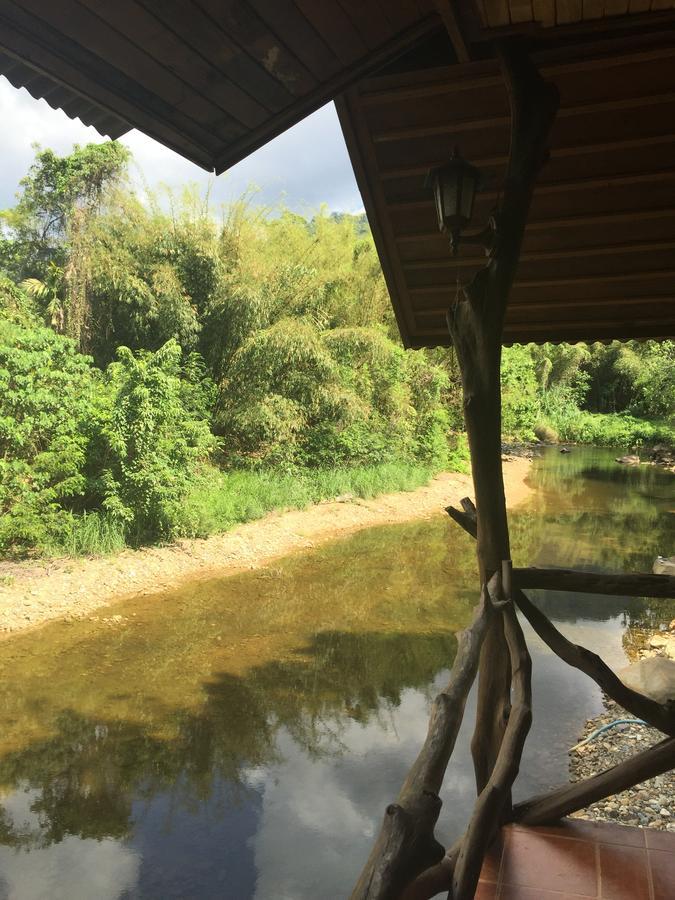 מלון Khao Sok National Park Bamboo House מראה חיצוני תמונה